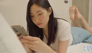 Xinh đẹp nhưng vẫn bị chồng yêu địt trộm, vợ buồn tình cho anh giao hàng đụ luôn